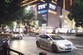 实拍江西南昌：公园里一嘴叼烟的大哥舞姿惊动全场，颠覆了想象视频封面