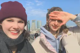 东欧美女初来上海，被摩天大楼震撼到说不出话！直言想留在上海！视频封面