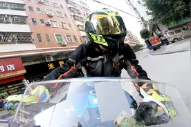 小伙抽奖中了一件价值1700元的骑行服，舒适感和防护性到底如何？视频封面