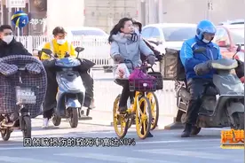 交通新规即将实施，电动自行车上路必须佩戴头盔！视频封面