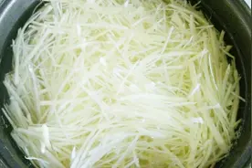 土豆切开之后就发黑，还能继续吃吗？后悔今天才知道，省下不少钱视频封面