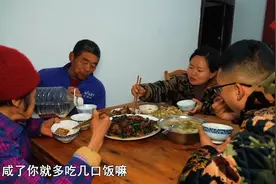 一年之计在于春，播种蔬菜，回家炒一盘油菜头炒腊肉，简单又美味视频封面