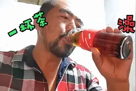 农民鲁智深零度依然光膀子，用凉水冲澡，澡后一杯茶，心里笑哈哈视频封面
