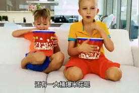 小男孩把细菌吃进了肚子里，爸爸会怎么做呢