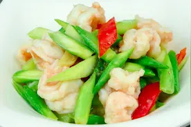 厨师长用芦笋炒虾仁，做法简单家常，鲜香又清淡，绝对拿得出手视频封面