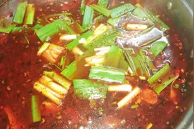 麻辣牛油火锅，又麻又辣，超级下饭，简单实惠，冬天必备视频封面