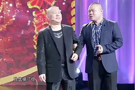 岳云鹏拉着郭德纲的手！深情献上一首《选择》！观众起哄在一起！视频封面