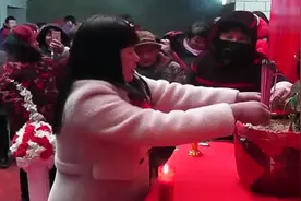 河南农村婚礼，吃过早饭有个传统领拜仪式，一起看看传统风俗