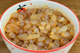 教你在家做漏鱼凉粉，详细做法和比例都告诉你，有韧性不化汤