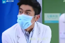 老大爷呼吸困难没有心跳，急诊室黄金五分钟心脏按压给抢救回来了视频封面