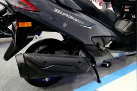 2022款铃木400休旅踏板车，配ABS，质量稳定，油耗3.9，摩旅神车视频封面