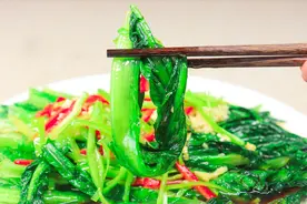 油麦菜不要直接炒，用厨师长的做法，不发黑不出水，简单又入味