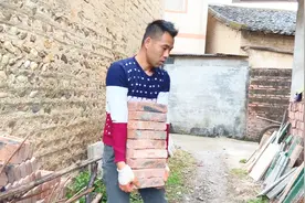 广西农民工搬砖，一次搬9块砖老板给69元，感觉要发财了视频封面