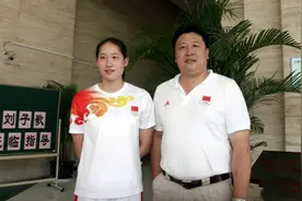 奥运冠军刘子歌，嫁大23岁二婚教练，送其百万豪车，坦言很幸福视频封面