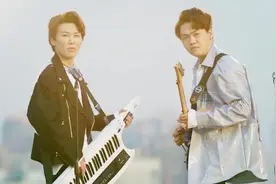 新东方员工真敢唱！《沙漠骆驼》成公司吐槽神曲！这炒作很成功！视频封面