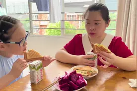 属于母女俩的时光 孩子馋西式早点 简易版三明治 外焦里软超好吃