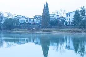 《闪闪的红星》外景地婺源樟村，水墨村庄，有中国最长的板凳桥视频封面