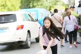 大批蒙古美女涌进中国边境，为了生活，她们只能从事这项工作视频封面