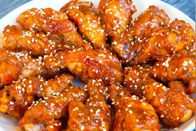 “红烧鸡翅根”的家常做法，比烤鸡翅还香，外酥里嫩太美味了！视频封面