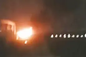 上海开往开化D5689动车起火，造成列车晚点，无人员伤亡