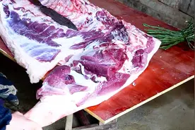 这才是正宗的农家土猪肉，养了一年多，不喂饲料，看颜色就不一样视频封面