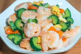 虾仁要想炒的饱满爽脆，关键在于腌制上浆，这做法真实用，收藏了