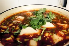 陕西人最爱吃的猪肉饺子，农村阿姨三分钟教你调馅，酸溜一口过瘾