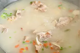 教你炖骨头汤的正确做法，只要牢记这三步，肉香软烂，汤白不油腻视频封面
