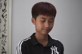 小伙面试说自己心算特别快，经理出题考他，小伙回答太搞笑了视频封面