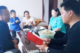 农村宅基地确权后 老房子还能翻盖吗？听听他们怎么说 你支持谁？视频封面