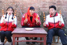 小甜甜和来福挑食不吃胡萝卜，妈妈用胡萝卜做糖葫芦，真厉害视频封面