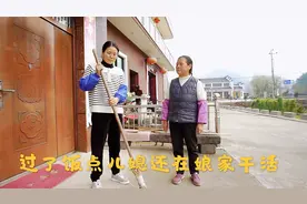 农村婆媳同住，过了饭点儿媳妇还在娘家干活，看婆婆如何待儿媳视频封面