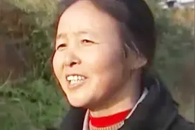 家里总是半夜响起怪声，就像球类跌落，男子夜夜蹲守却找不到声源视频封面