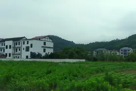 实拍湖南贫困地区的邵阳农村被现实惊呆了，这明显是江浙一带嘛！视频封面