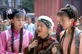 新还珠格格：小燕子假扮老太太，这模样可还真像，这段太逗了！视频封面