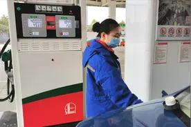 为什么油卡加油便宜，很多人都不愿意办？这几个原因你都知道吗视频封面