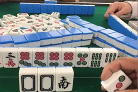 这场麻将打法普通，反其道而行叩开胜利之门，引起牌友一片尖叫视频封面