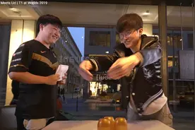 Uzi200斤的VN翻滚，Faker模仿光头瑞兹，谁模仿更像呢？视频封面