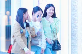 秋天美女最爱穿百搭牛仔裤，长靴高跟鞋都时尚，高矮胖瘦不挑人视频封面