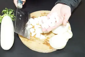 饭店最常见的两种切萝卜方法，好看又好吃，学会告诉家里人