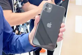 iPhone 11 现场上手：双摄组合，5499 元比 XR 首发价便宜 1000！视频封面