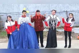 小甜甜和大妮比哥哥的颜值，两个妹妹吹牛，哥哥们遭殃了视频封面
