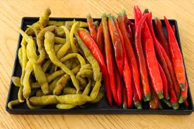 老坛酸辣椒：教你湖南特色做法，2种配方简单美味，比泡椒更好吃