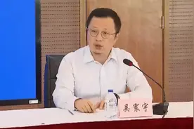上海病例曾在污染环境中解开防护服 感染源自境外输入delta变异株视频封面