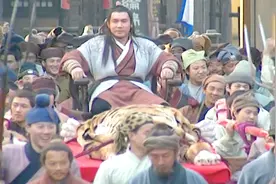武二郎：武松打死老虎，这下衣锦还乡，县令任命他为阳谷县都头