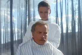 男子理了个发，等他出来后发现已经过去6个月，而自己也早已死去视频封面