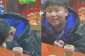 老师吃饭结账，发现柜台是自己班的学生，学生：我当时害怕极了！视频封面