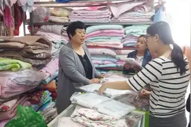 农村裁缝做的宝宝衣服，满满一兜子，好看漂亮，媳妇买了还想再买