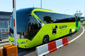 【欧洲卡车模拟2】超车失败直接被怼飞了视频封面