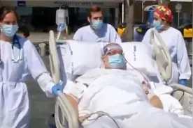 入住ICU两个月后，新冠患者首次见到阳光：我才感觉到自己还活着